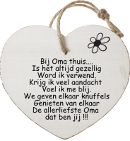 Bij Oma thuis....
Is het altijd gezellig
Word ik verwend.
Krijg ik veel aandacht 
Voel ik me blij.
We geven elkaar knuffels
Genieten van elkaar
De allerliefste Oma 
dat ben jij !!!
