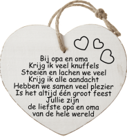 Bij opa en oma
Krijg ik veel knuffels
Stoeien en lachen we veel
Krijg ik alle aandacht
Hebben we samen veel plezier
Is het altijd één groot feest
Jullie zijn 
de liefste opa en oma
van de hele wereld